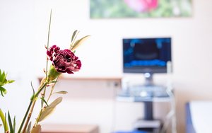 Ultraschall-Gerät in einem Behandlungszimmer der Hausarztpraxis Rückersdorf